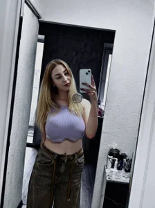 MonnieGuittennez Today on Purple^^ - {count, plural, one {תמונה אחת} two {שתי תמונות} many {# תמונות} other {# תמונות}}
