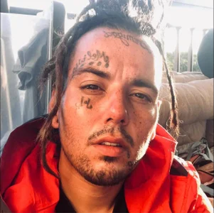 cesloer Public টি ছবি