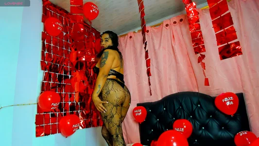 _Amara_ “A little late… but I’m still your Valentine 😈💋 Gambar 4