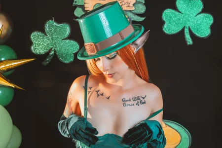 _Hanna_white_ happy st patrick's day 🍀 Pic 7