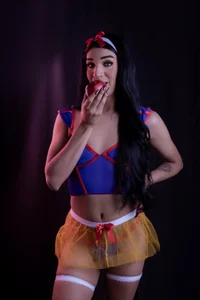 The forbidden fruit od Alice_Graay__  2 snímek