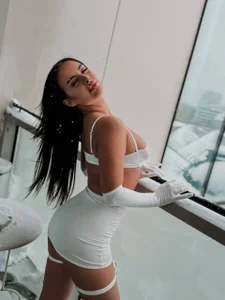 AlmaLuv 🪽🪽☃️ Hình 3