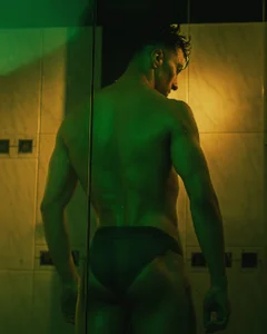 ApoloCruz Taking a shower  8টি ছবি