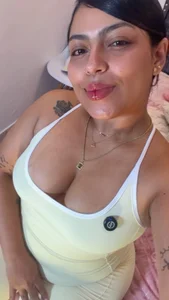 kyana_cream Do you like my new clothes? They're yellow. Pic