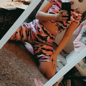 PinkDiamond22 Body Pic 2