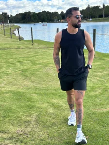A LITTLE OUTDOOR TEASE 😈 od wilder__grey  2 snímek