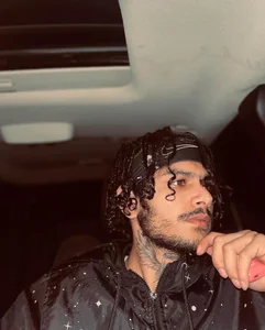 TheMaskedNudistのPublicの 2枚の写真