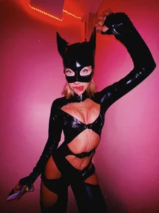 Listen to me roar de belashimaa  Imagens