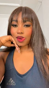 Public de NinaParkerr_  2 Imagens