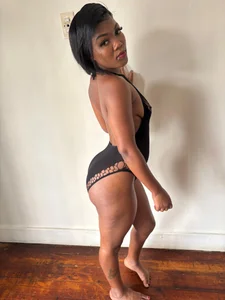 Kelly-001 Public Immagine  8