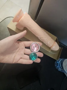 _BondiXUrban_: New big dildo and anal tube ( 2 фото)