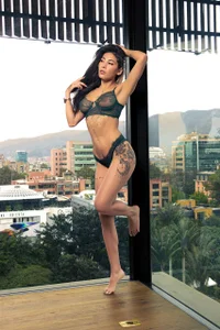 the best views are not at the window de Emiiily_  7 Imagens