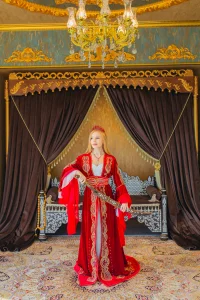 Chloe_Richardson Royal Pic 7