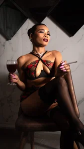 AtheneaBrownn 💦🍑💋 Gambar