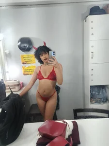 DesireLola Public Pic 4
