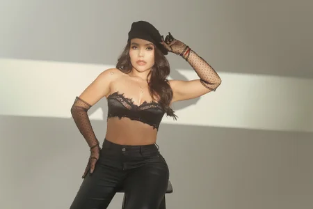 ValeriaRoldanX Glorius woman Pic 3