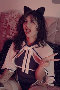 larah_uwu Stay Classsy♥✨🌹 Pic 7