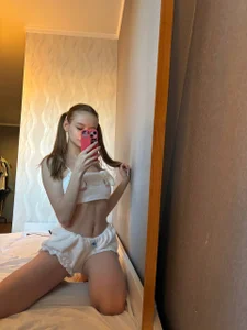 alicetakemypeace Public Poză 4