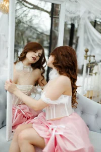 CarolaineMyerssensual spring Bild