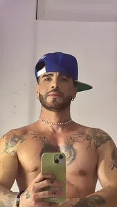 Lancelot_Benwickの🍑の 4枚の写真