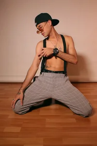 JacobBlackwell_ Vibrating high… and hot” 🔥✨ зображення