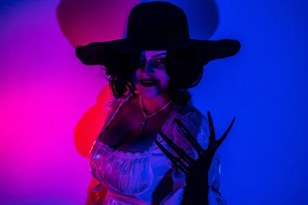 Juyeon__ Lady Dimitrescu🦇 Billede 7