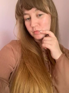 MaroonMoon_ Public  3. fénykép