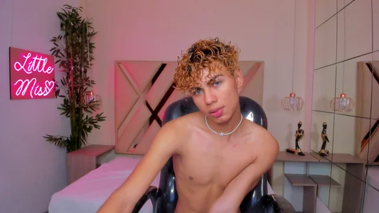 Anyelo_Twink OMG Pic