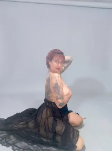 Charlotte_gray_: Temptation Starts Here… 💋💋 ( 2 фото)