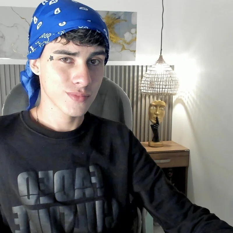 Dyla_n18 님의 트렌드 중인 사진  6813개