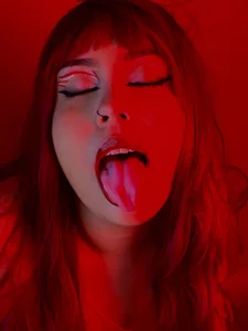 Dalila_Sky Do you like how red looks? Pic 6