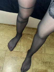 Felicia_Bri some pedicure Pic 3