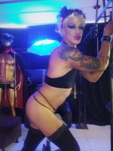 LILITH_MUSCLE_HELL LOVE ME LIKE YOUR QUEEN Foto