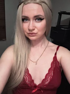 Lily-Doll I’m wearing a blonde wig 😍 Pic