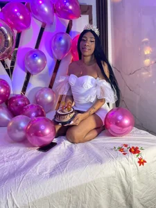 amber_diior: my birthday ❤️ ( 5 фото)