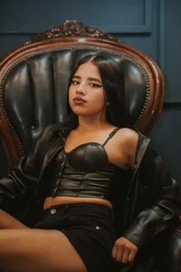 aliice_walker_ Black Pic