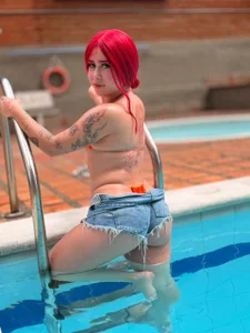 LA_RUSA69 Get wet with me in the pool💦🌸😈 Pic