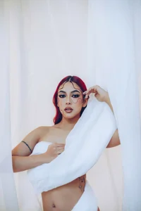 Between curtains and whispers🤍 de AmmyScott  4 Imagens