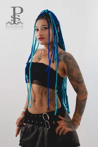 Eva_Lee_ How does the blue look on me? Pic 6