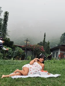 kiara-02 Day out in the countryside Billede 2