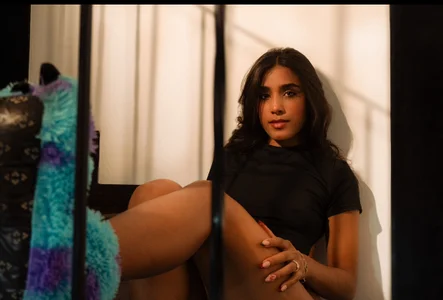 With my claw slippers de Ambeer_Rousess  2 Imagens