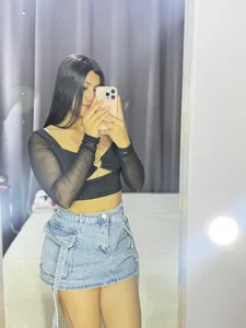 Angiie_cute1 Sexy skirt Foto 3