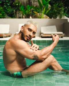 Seth_Vega_ A little sunshine on my body ☀️ Pic 3