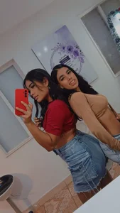 megan_and_mia kissme รูป 