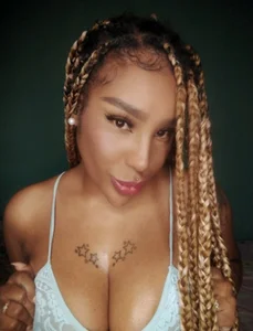 Queen_Amara Queen Amara👑 Foto 2