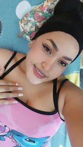 NahomiWalker_ come and find out what's in my room Bilde 3