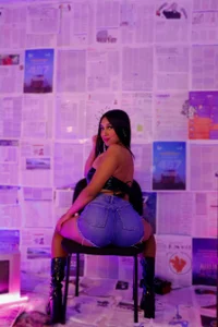 Victoria_westCome play with me, I promise not to let you escape my curves.图片 7
