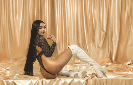 Emily-Queen03 sexy girl Foto 4