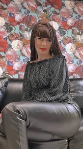 Cutie_orgasm: In black leather pants and a black blouse ( 5 фото)