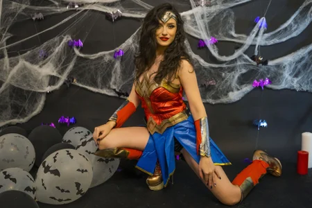 AnnaHarperX kullanıcısının Sexy WonderWoman albümü -  5 fotoğraf